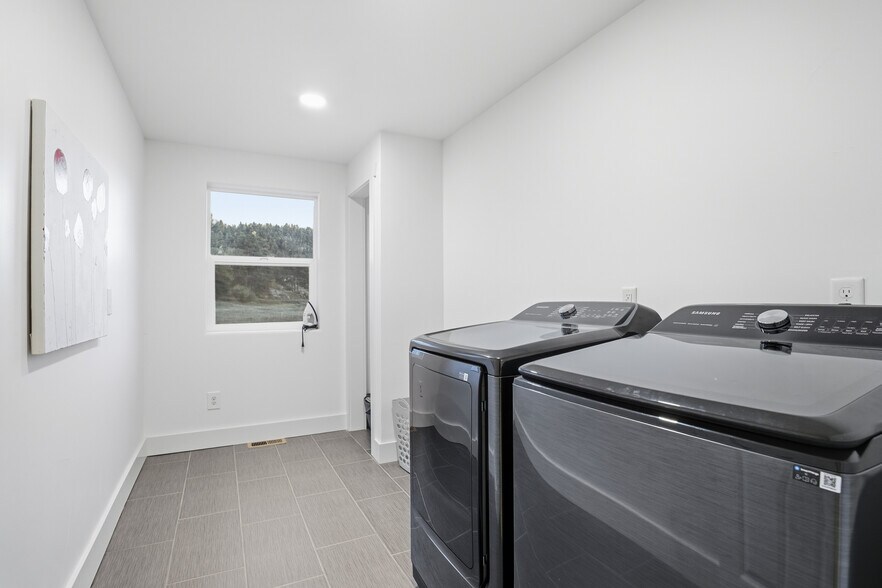 More Photos Of 1636 Lakemoor Dr, Florissant Specialty For Sale