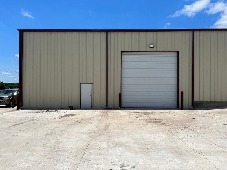 More Photos Of 7066 Raymond Stotzer Pky, College Station Distribution For Lease