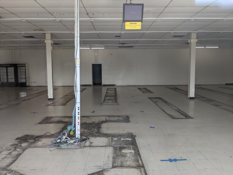 More Photos Of 162 S Broadway, Pennsville Freestanding For Lease