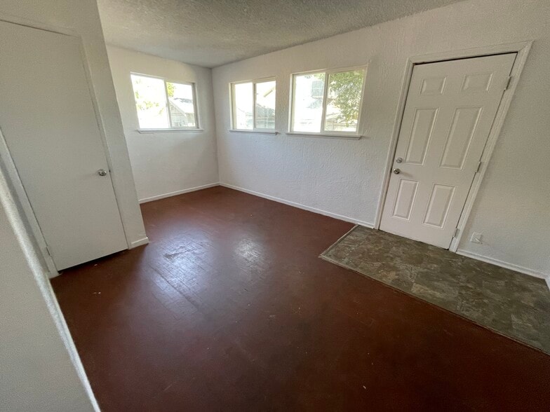 More Photos Of 2439 Rio Linda Blvd, Sacramento Apartments For Sale