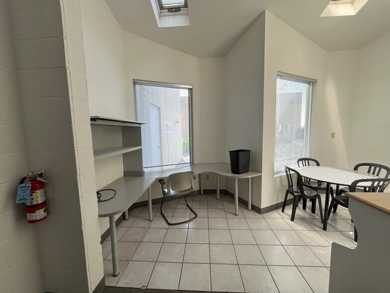 More Photos Of 2345 Bernville Rd, Reading Office For Lease