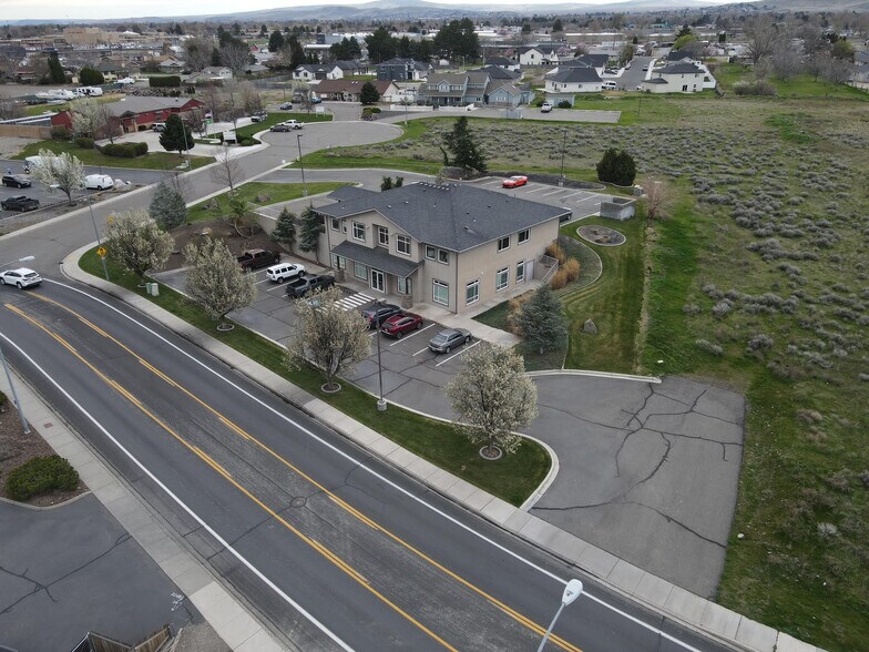 More Photos Of 1123 N Grant Pl, Kennewick Office For Sale