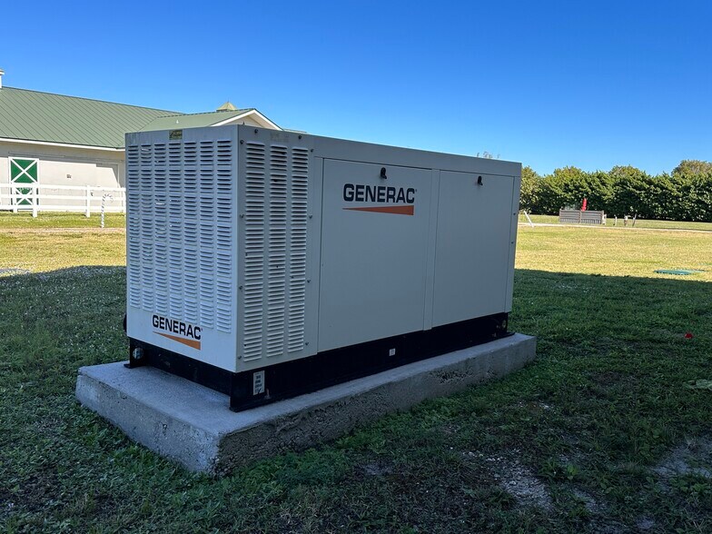 More Photos Of 6580 69th St, Vero Beach Veterinarian Kennel For Sale