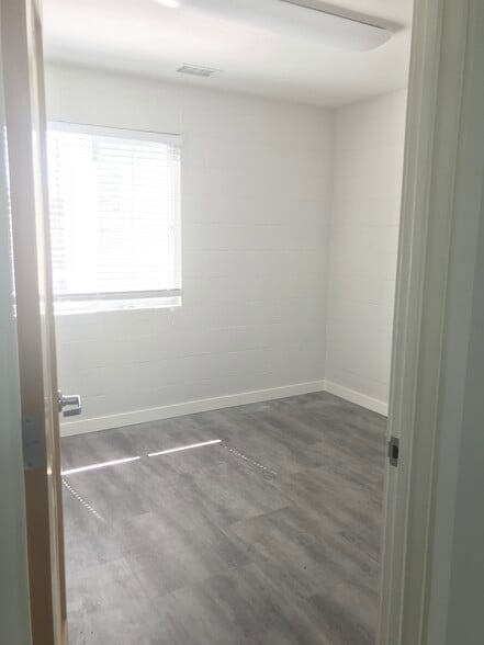 More Photos Of 126 Arena St, El Segundo Showroom For Lease