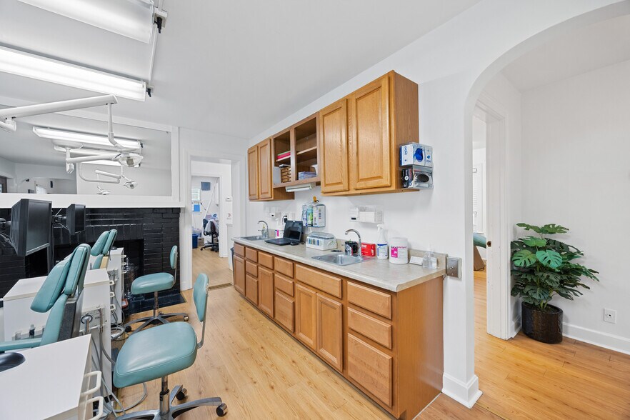 More Photos Of 4816 Greenwood Rd, Louisville Medical For Lease