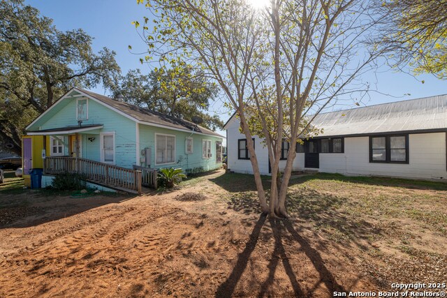 More Photos Of 1820 10th St, Floresville Freestanding For Sale