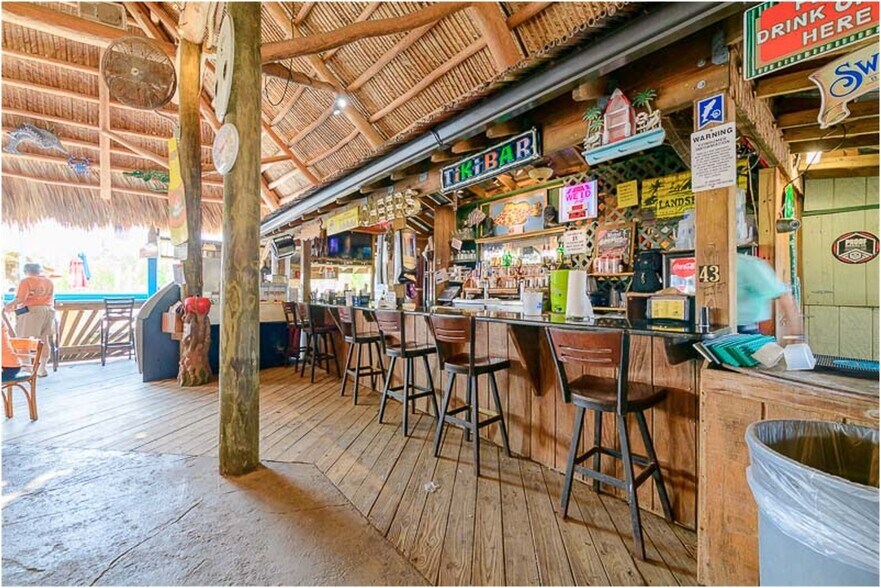 More Photos Of 69 Riverside Dr, Crawfordville Restaurant For Sale