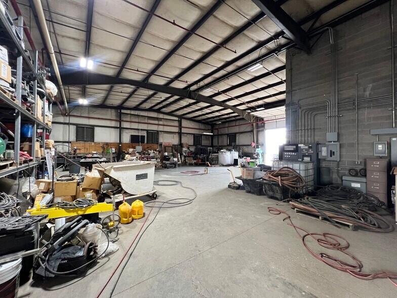 More Photos Of 405 Hoosier, Stanfield Food Processing For Lease