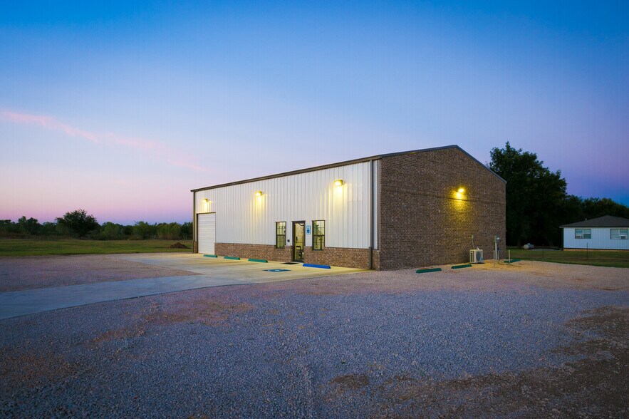 More Photos Of 1725 NE 16th St, Newcastle Warehouse For Sale