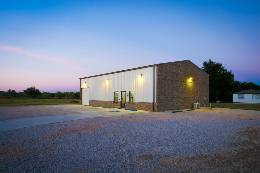 More Photos Of 1725 NE 16th St, Newcastle Warehouse For Sale