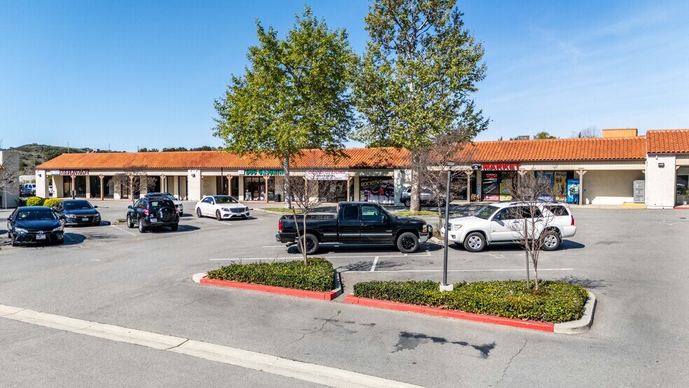 More Photos Of 14711 Princeton Ave, Moorpark Freestanding For Sale