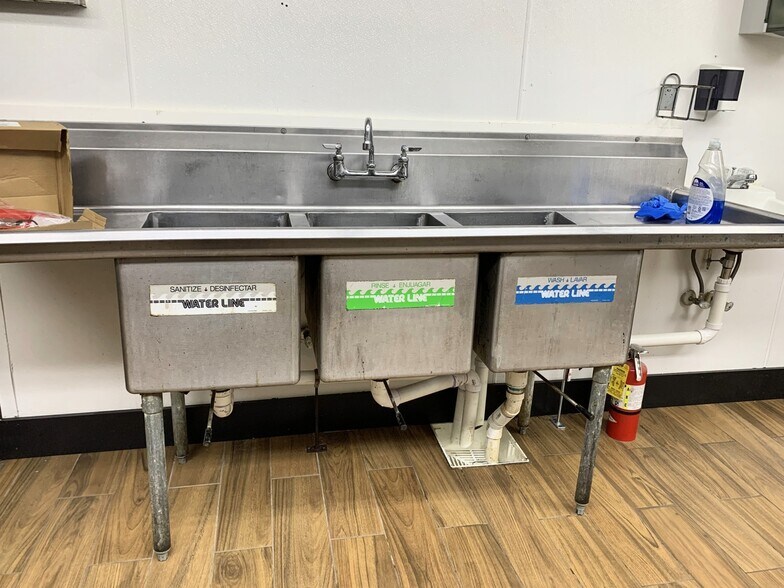 More Photos Of 400 Clifton Ct, Pikesville Lodge Meeting Hall For Sale