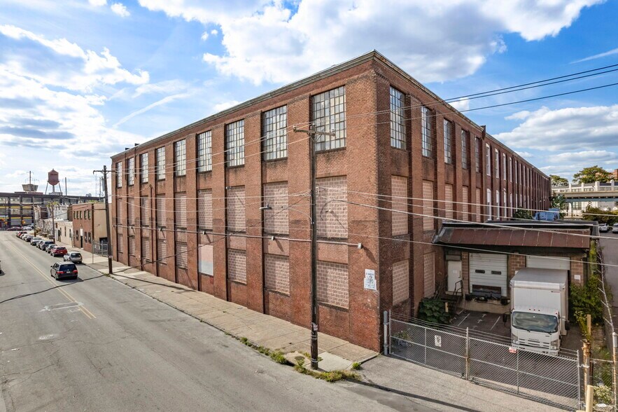 More Photos Of 3775 Kensington Ave, Philadelphia Light Distribution For Lease