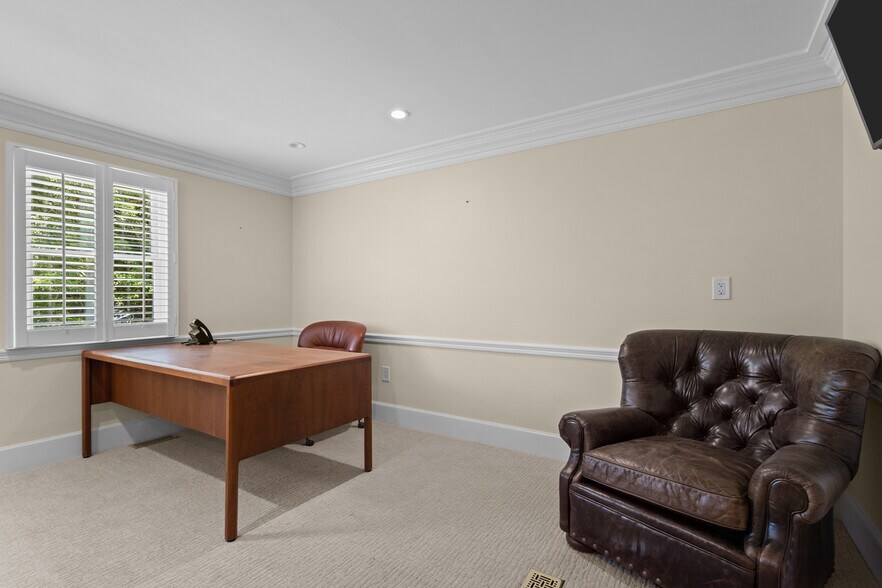 More Photos Of 2695 Hartford Ave, Johnston Office For Lease