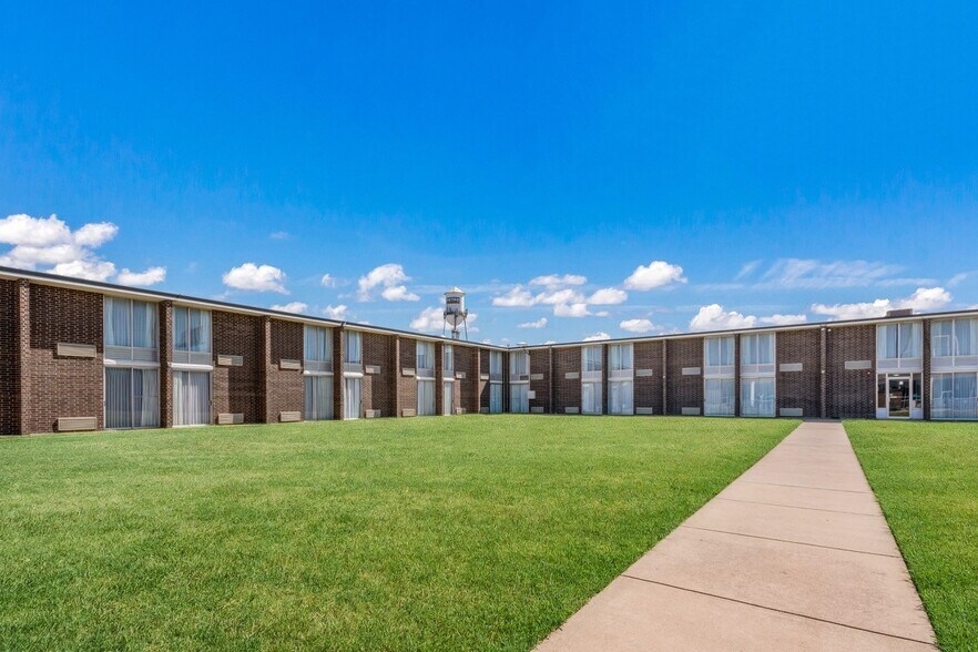More Photos Of 2001 E Reno Ave, Oklahoma City Hotel For Sale