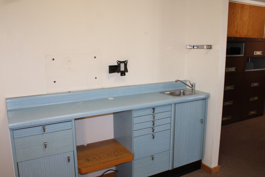 More Photos Of 129 E Locust St, Dekalb Office For Sale