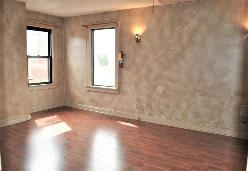 More Photos Of 5424 W Broad St, Columbus Storefront Retail Residential For Lease