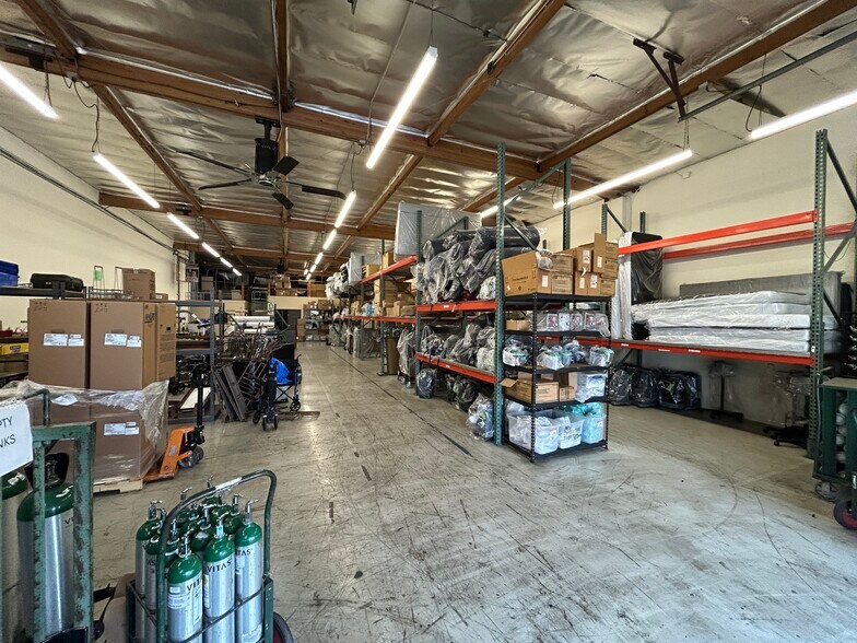 More Photos Of 16611-16615 Arminta St, Van Nuys Flex For Lease