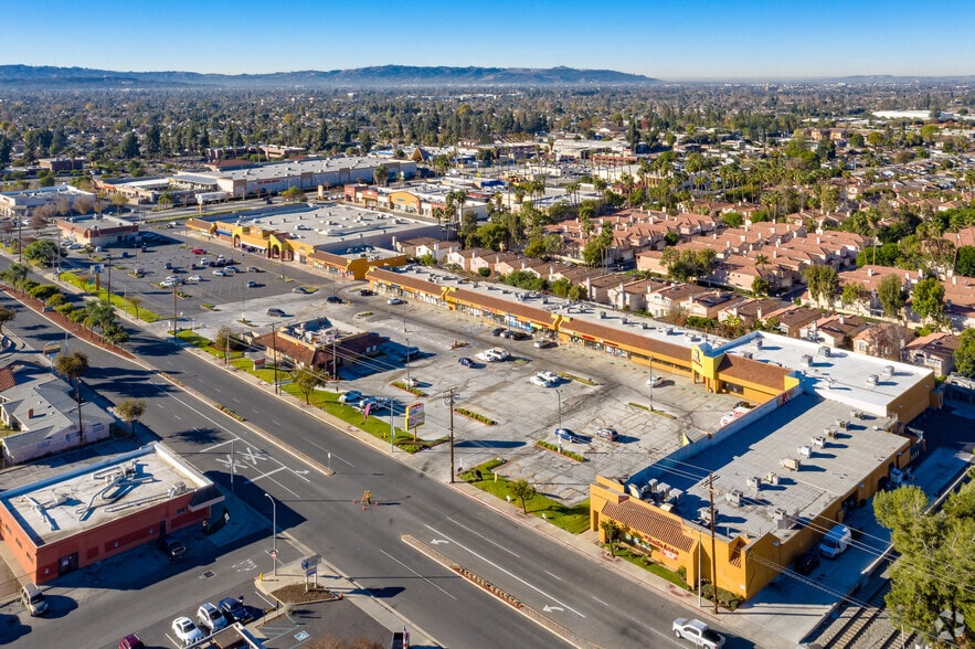 More Photos Of 543 N Azusa Ave, Covina Unknown For Lease