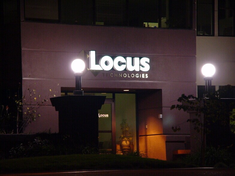 More Photos Of 299 Fairchild Dr, Mountain View Light Distribution For Lease