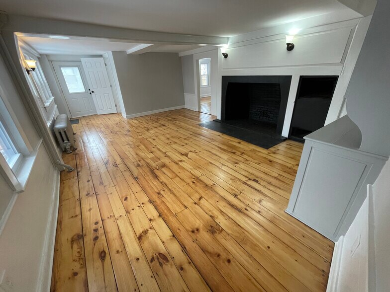 More Photos Of 3 Portsmouth Ave, Exeter General Retail For Lease