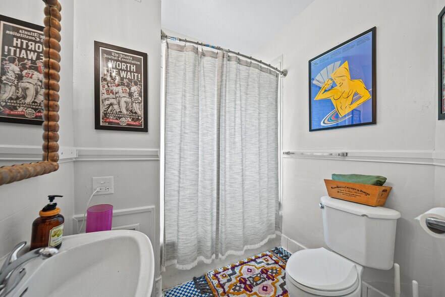 More Photos Of 610 Hawthorne Ln, Charlotte Office Residential For Sale