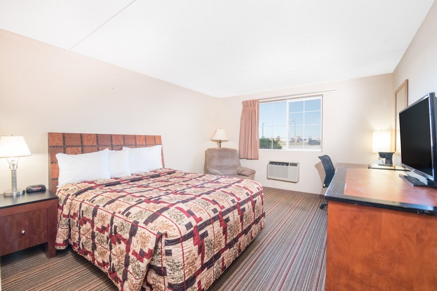 More Photos Of 1211 N 47th St, Grand Forks Hotel For Sale