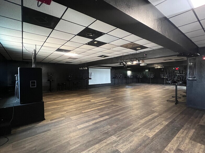 More Photos Of 2709 S US Highway 51, Janesville Flex For Sale
