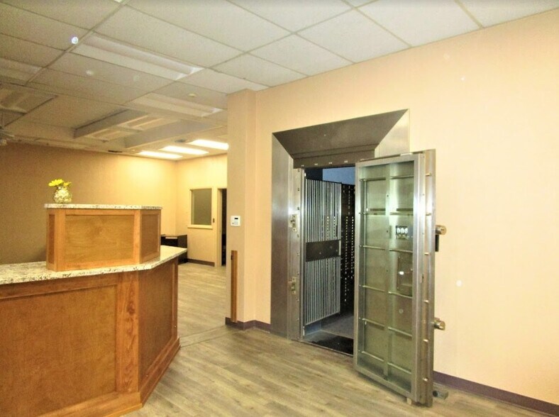 More Photos Of 100 S Main St, Miami Office For Sale