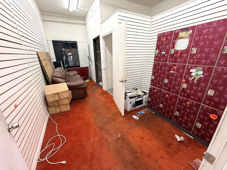 More Photos Of 525-529 Los Angeles St, Los Angeles Unknown For Lease