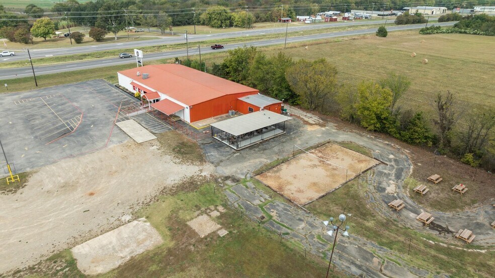 More Photos Of 3610 N Main St, Paris Restaurant For Sale