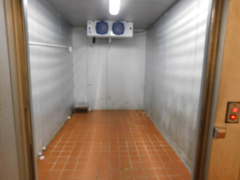 More Photos Of 7320 W Good Hope Rd, Milwaukee Fast Food For Lease