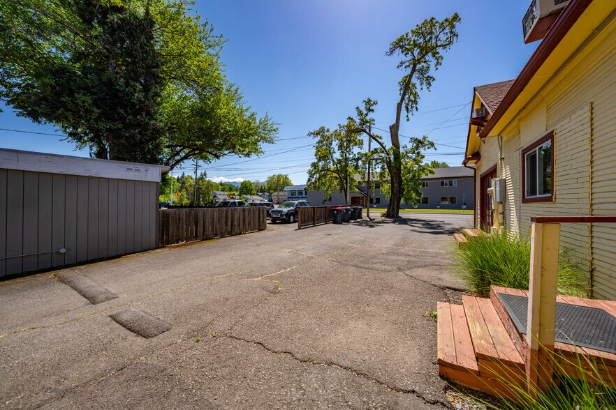 More Photos Of 143 S Main St, Phoenix Office For Sale