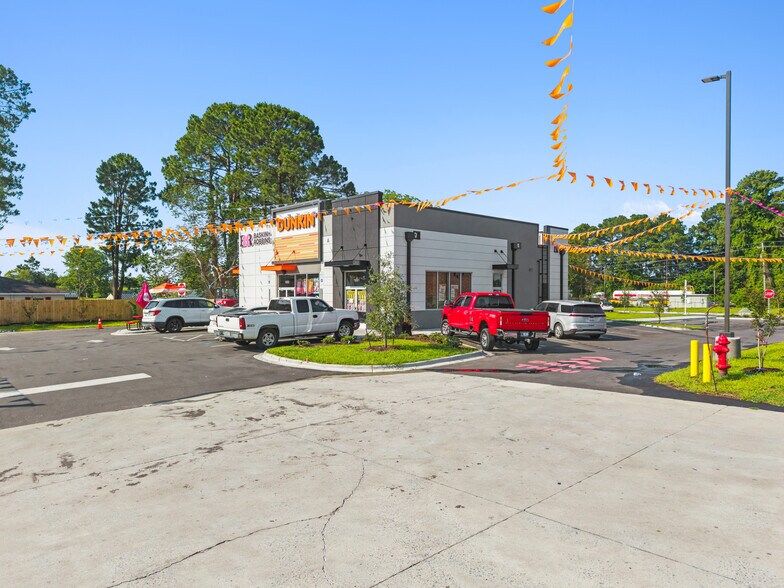 More Photos Of 1689 W 5th St, Washington General Retail For Sale