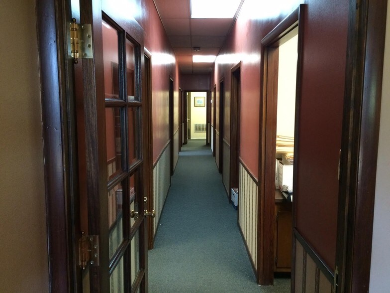 More Photos Of 920 Dauphin St, Mobile Office For Sale