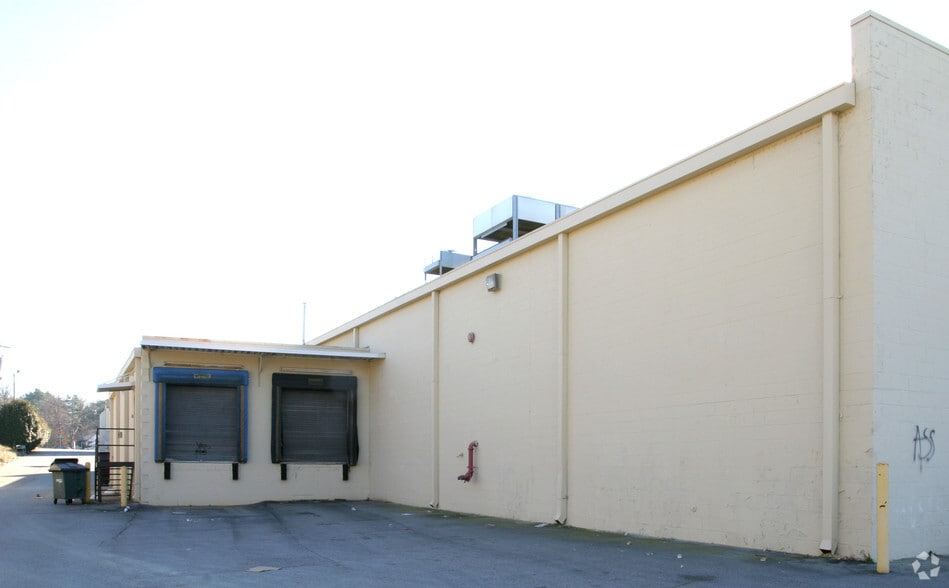 More Photos Of 108-124 W Meadowview Rd, Greensboro General Retail For Lease