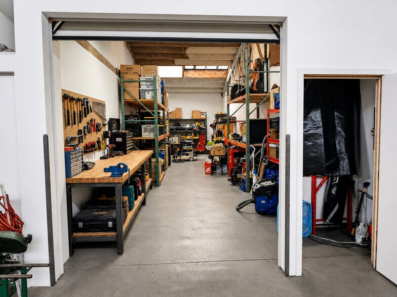 More Photos Of 4519-4529 W Haddon Ave, Chicago Warehouse For Lease