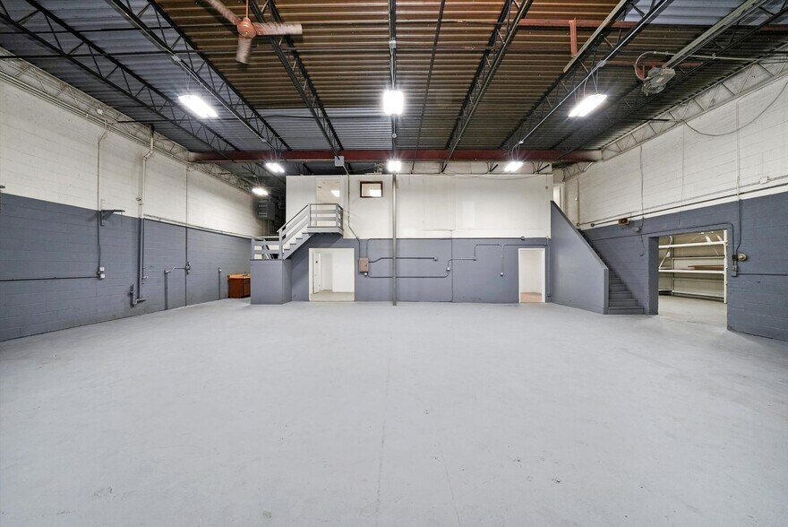 More Photos Of 4135 W 123rd St, Alsip Warehouse For Lease