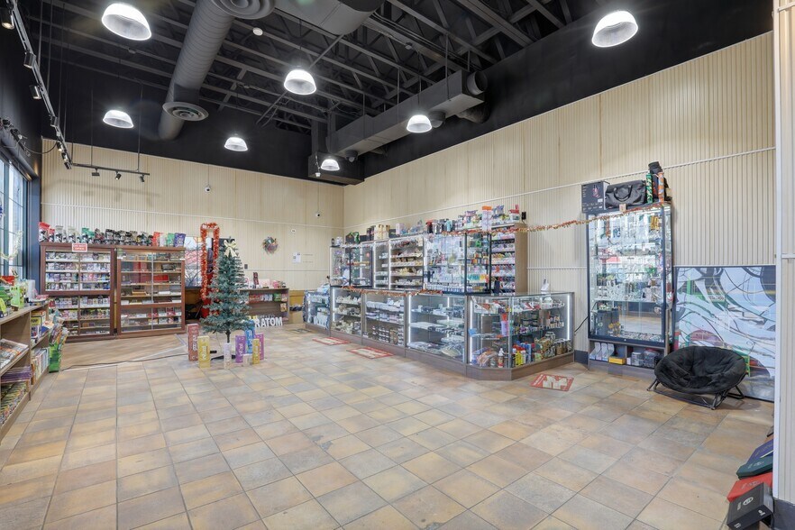 More Photos Of 613 Queen St, Southington Storefront For Sale