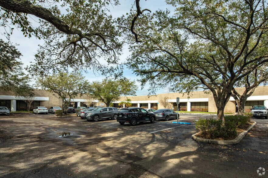 More Photos Of 5706 Benjamin Center Dr, Tampa Flex For Lease