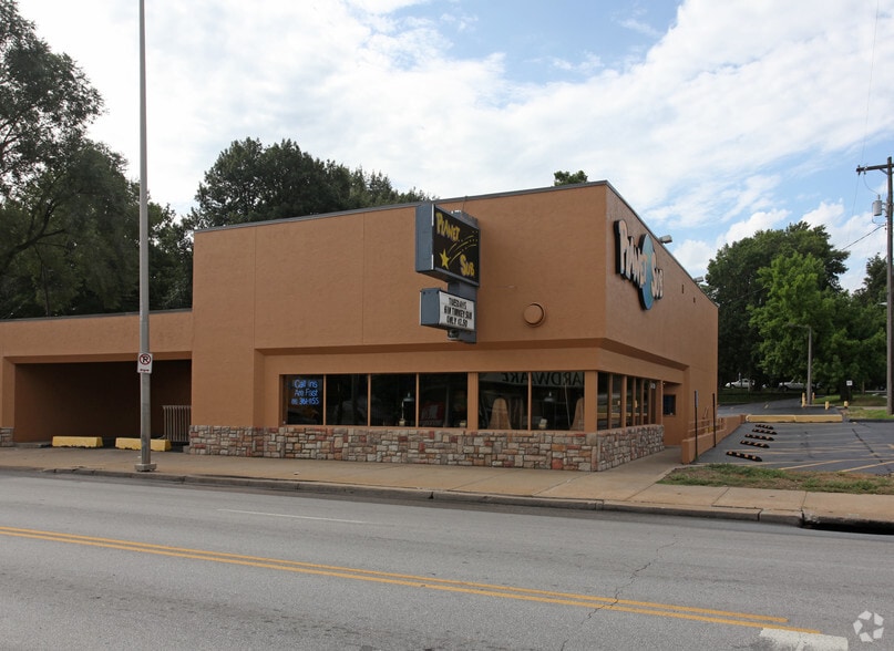 Primary Photo Of 115 W 75th St, Kansas City Freestanding For Sale