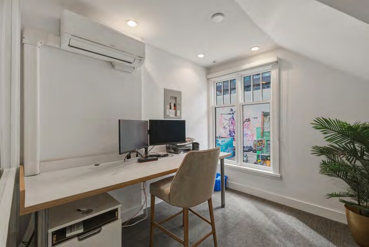 More Photos Of 127 John St, Toronto Office For Lease
