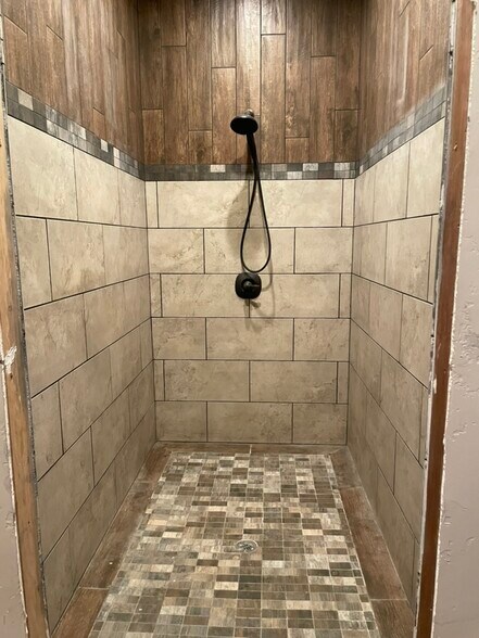 More Photos Of 189 Broadway St, Alba Storefront Retail Office For Sale