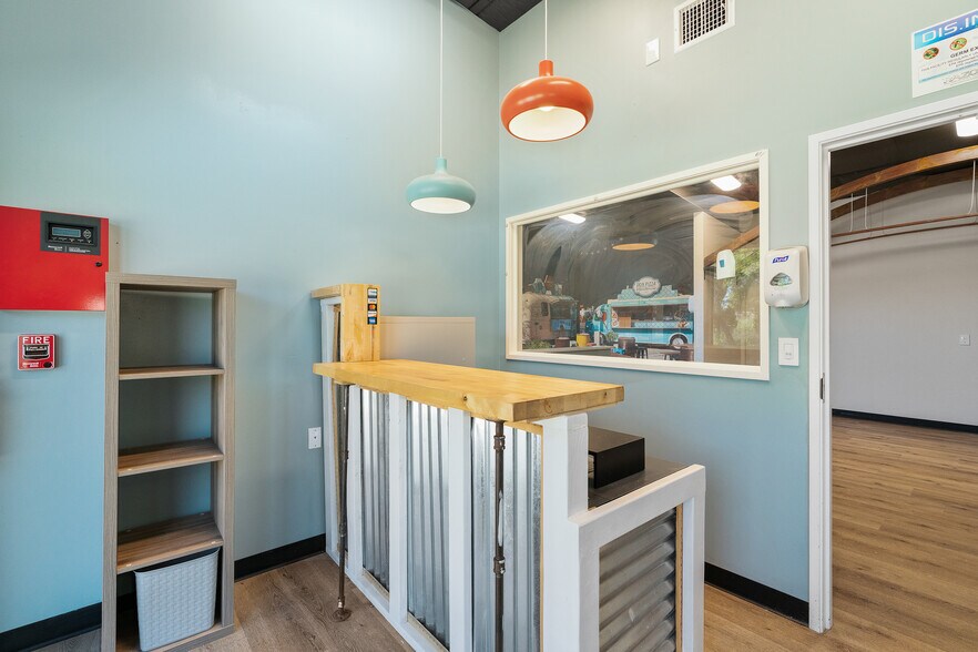 More Photos Of 6111 N FM 620, Austin Daycare Center For Lease