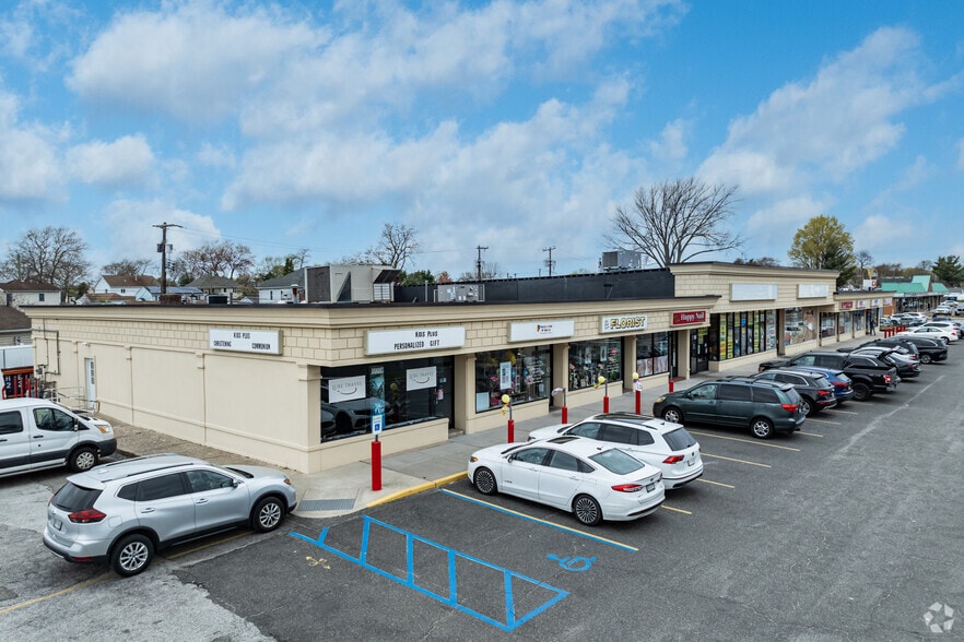 Primary Photo Of 4222-4258 Hicksville Rd, Bethpage Storefront For Lease