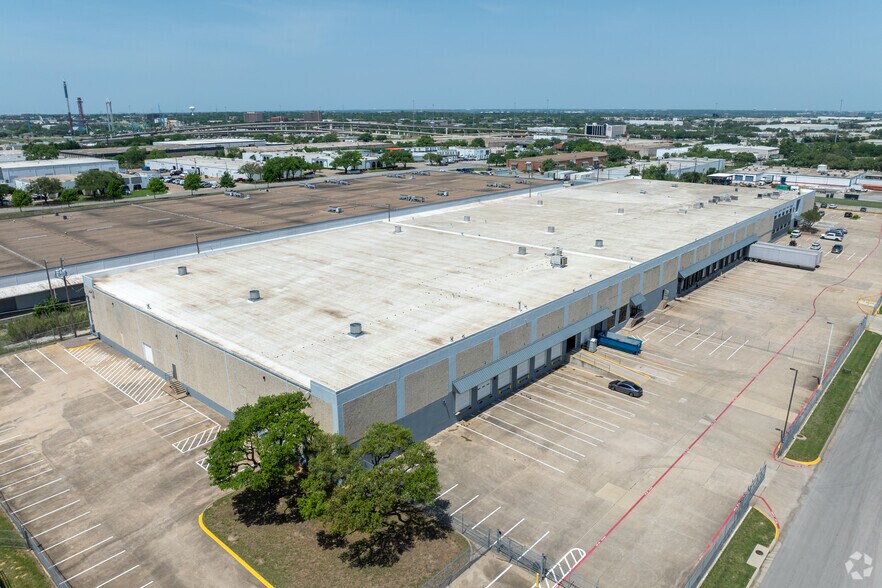 More Photos Of 807-809 110th St, Arlington Distribution For Lease