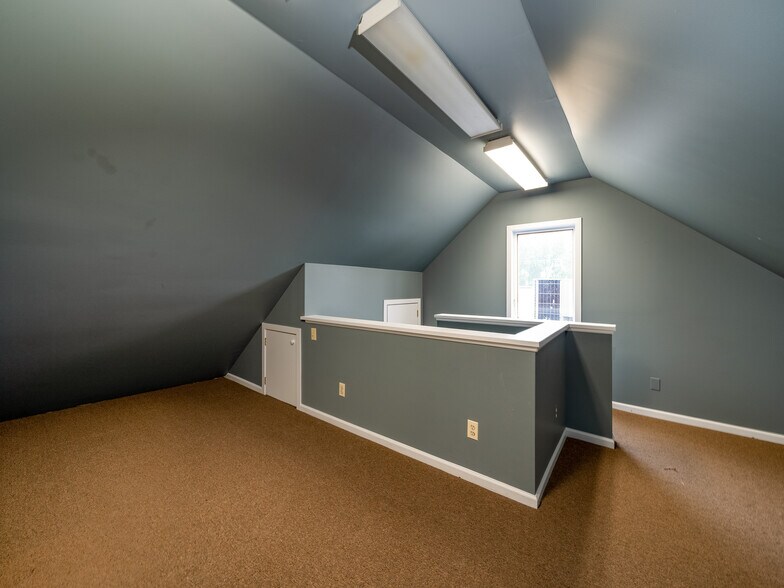 More Photos Of 35 Main St, Scottsville Office For Sale
