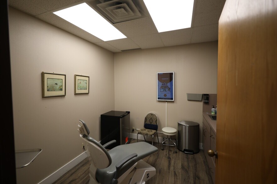 More Photos Of 4100 W 15th St, Plano Medical For Lease