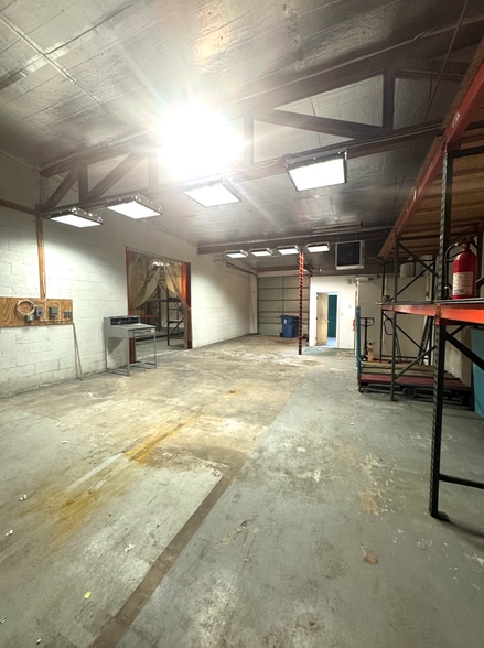 More Photos Of 315-316 Robinson Ln, Wilmington Warehouse For Lease