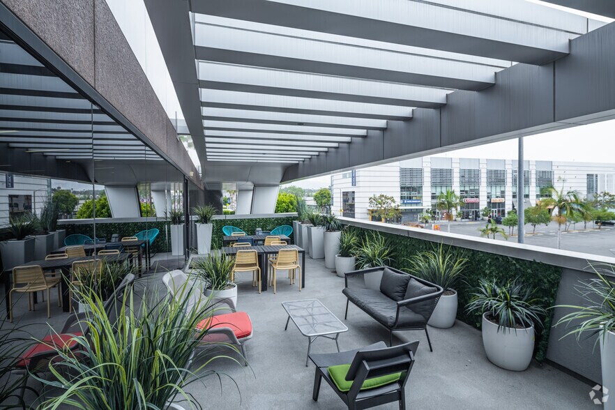 More Photos Of 145 S Fairfax Ave, Los Angeles Coworking Space